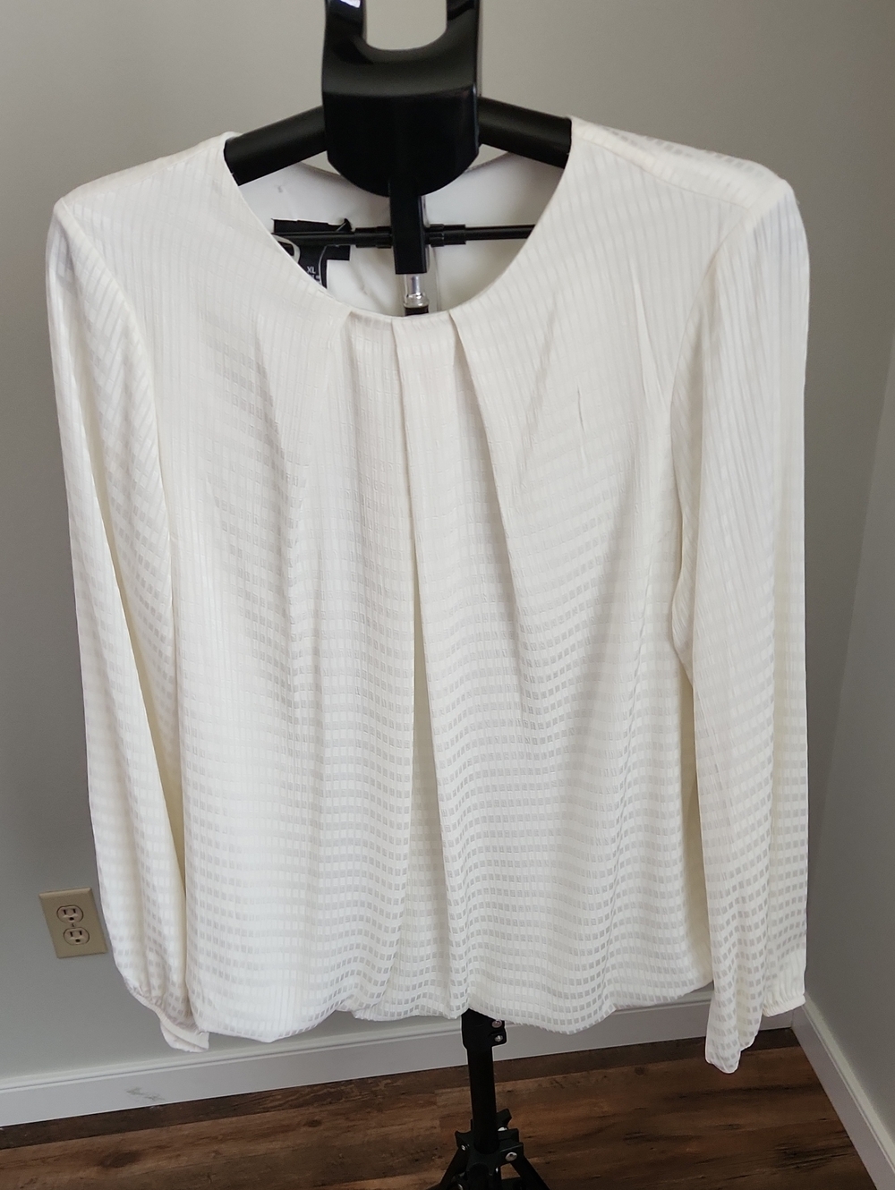 I.N. Studio White Long Sleeved Blouse